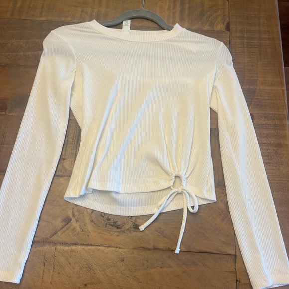 Brand is Full Tilt. Off white, long sleeve shirt. Size Medium. - Picture 1 of 1